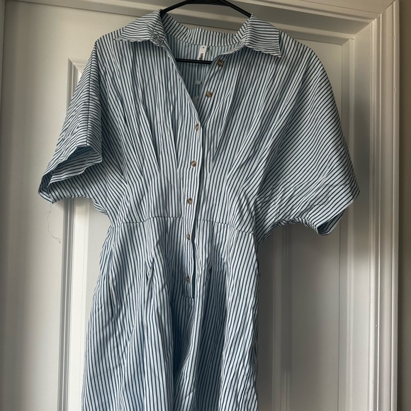 glam Dresses & Skirts - Blue striped dress w buttons